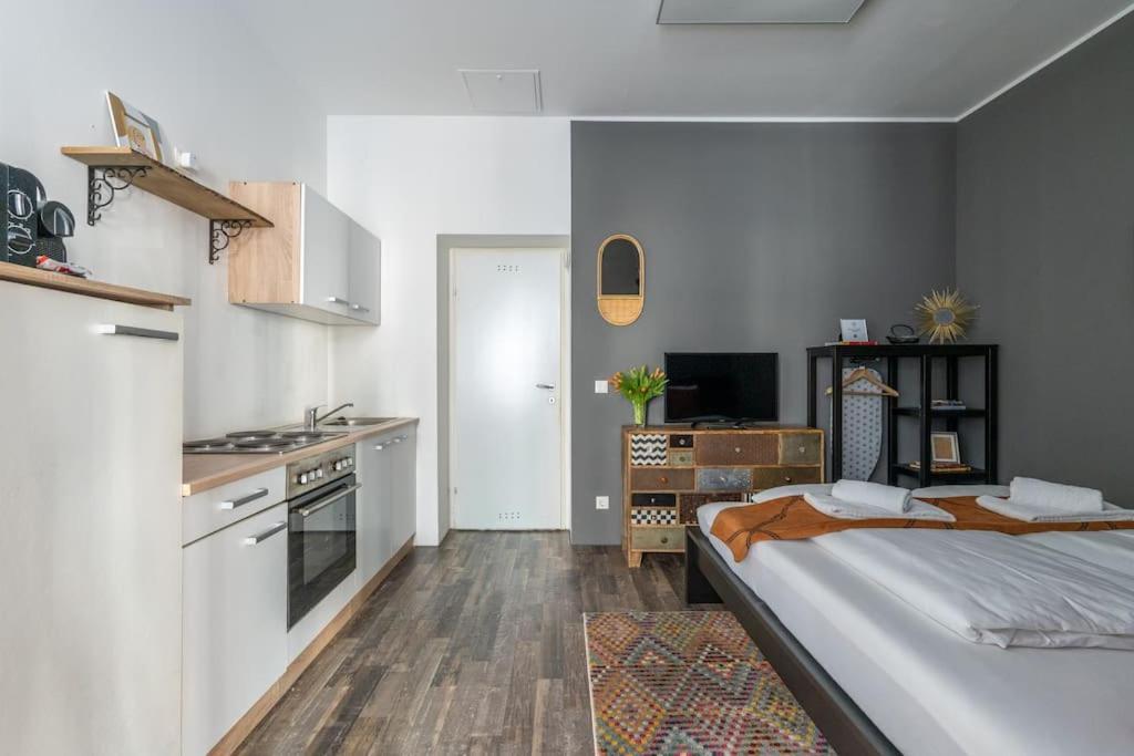 Chic Studio By City Center By Hm Виена Екстериор снимка